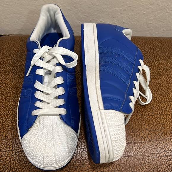 Classic Throwback Adidas Sneakers Royal Blue with White Toe area & shoestrings! - Picture 7 of 8